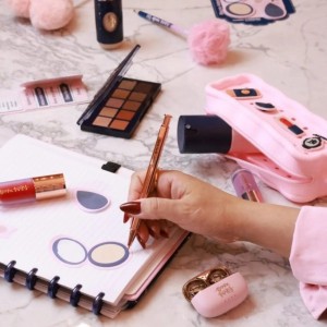 LAPISEIRA COM ESPELHO 0,7MM BRUNA TAVARES LEOARTE